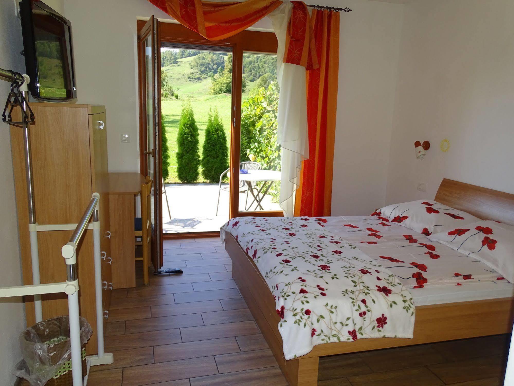 Guesthouse Mesec Zaplana Връхника Екстериор снимка