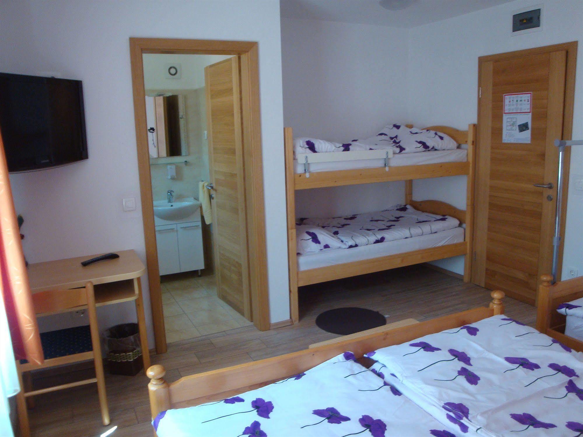 Guesthouse Mesec Zaplana Връхника Екстериор снимка